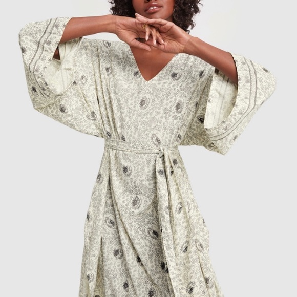 Natalie Martin Marin w/ Sash Vintage Flowers Quartz Dress with Pockets - Picture 3 of 7